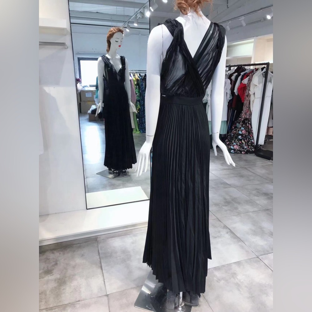 US 2 Victoria Beckham Wool Asymmetric Plunge Dress NWOT - Picture 7 of 10